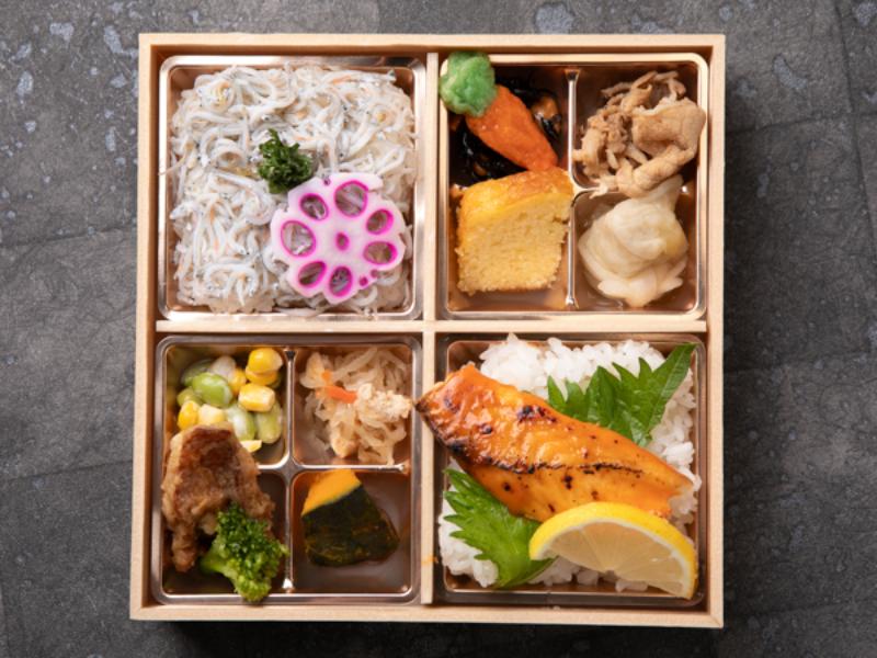 贅沢彩り御膳〜銀鮭のみそ焼きとしらす〜