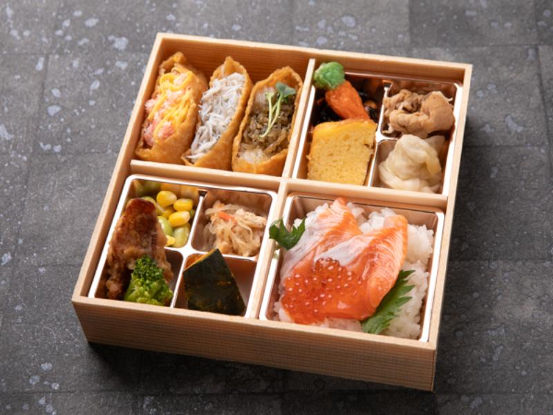 贅沢彩り御膳〜熟成サーモンいくらの昆布〆と彩り稲荷(かにちらし・しらす・ちりめんじゃこ)〜
