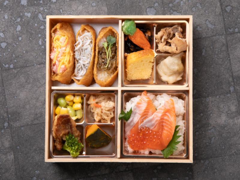 贅沢彩り御膳〜熟成サーモンいくらの昆布〆と彩り稲荷(かにちらし・しらす・ちりめんじゃこ)〜