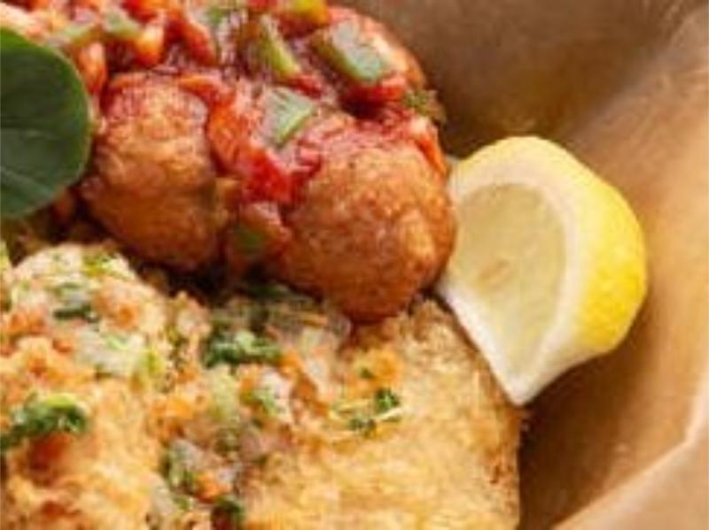 白身フライエスニックソース＆ミートボールサルサソーススパゲッティ