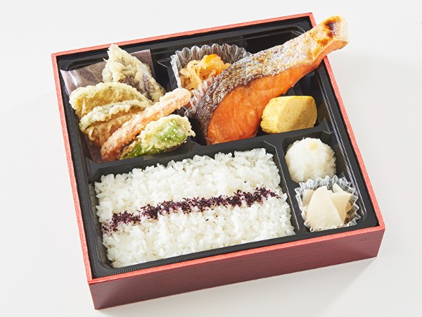 銀鮭塩焼きと季節の野菜天ぷら御膳