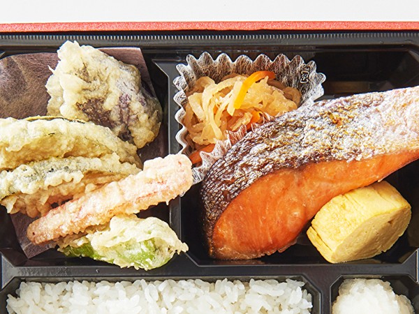 銀鮭塩焼きと季節の野菜天ぷら御膳