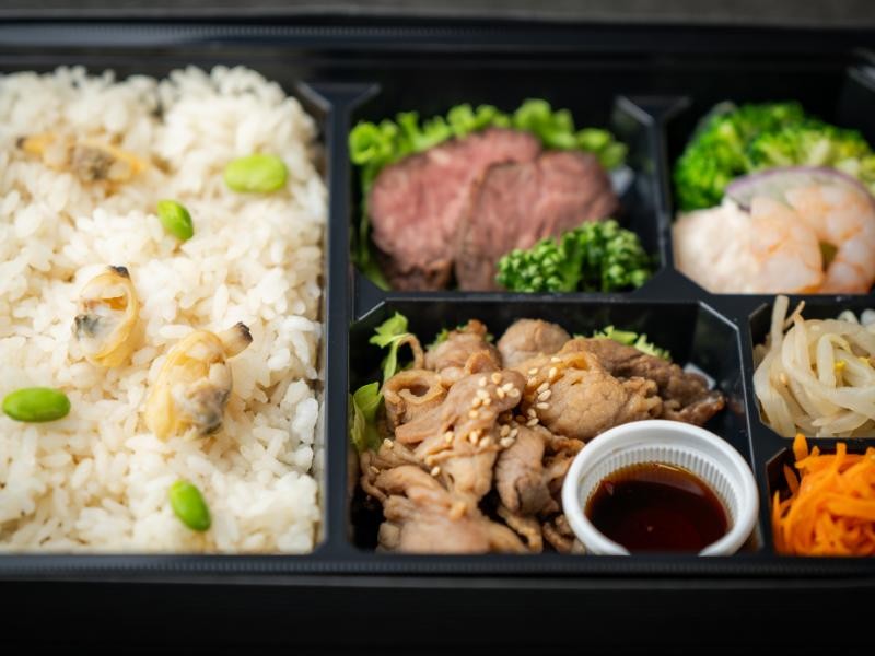 生だれ牛カルビ焼肉と厚切りハラミステーキ