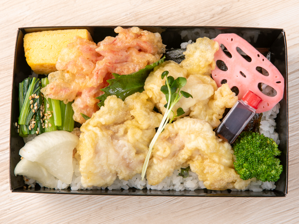 藻塩仕込みの鶏天と５種の総菜海苔弁当