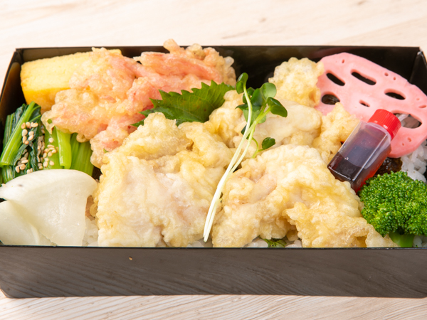 藻塩仕込みの鶏天と５種の総菜海苔弁当