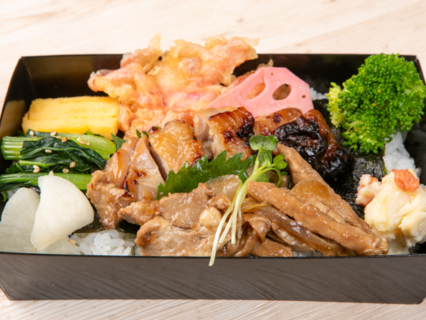 三元豚生姜焼きと鶏もも蜂蜜焼きの海苔弁当
