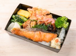 海苔弁茜（関西）の田舎風鶏唐揚げとノルウェー産鯖西京焼きの海苔弁当
