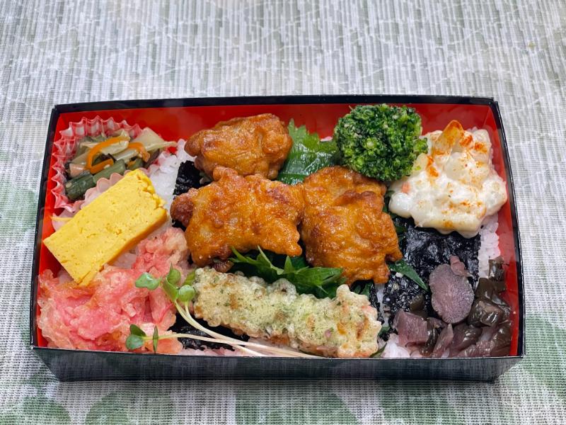 厳選もも肉から揚げと季節の彩りお惣菜の茜海苔弁