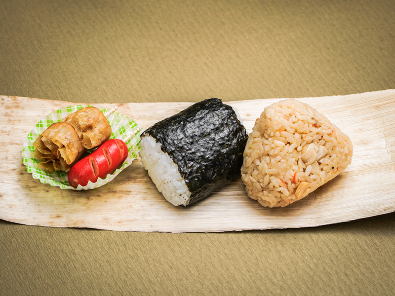 おにぎり屋米竹 竹皮おにぎり2個 帆立炊き込みご飯 梅おにぎり お弁当デリ