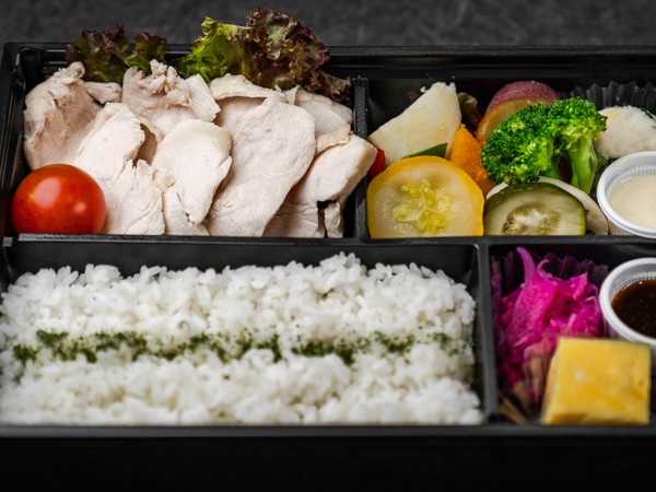 柔らかサラダチキン弁当