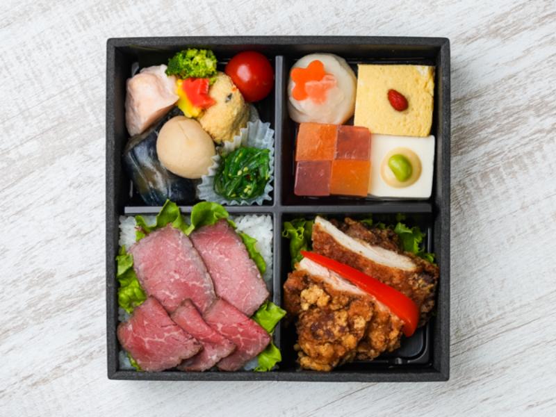 〜鶏の竜田揚げ〜和惣菜の牛ロースト重弁当