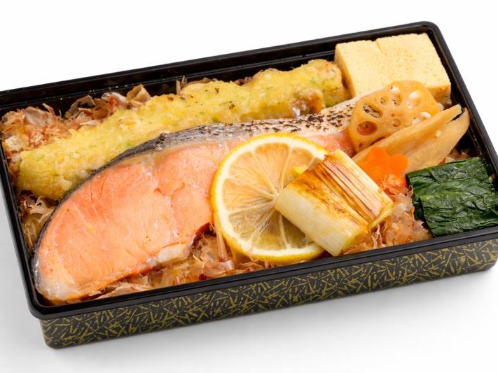 紅鮭と削り節の鰹節弁当