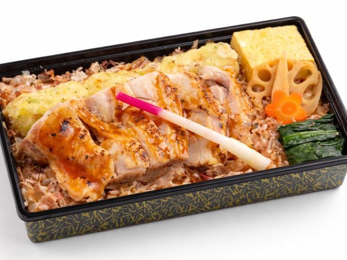 鶏の照焼きと削り節の鰹節弁当