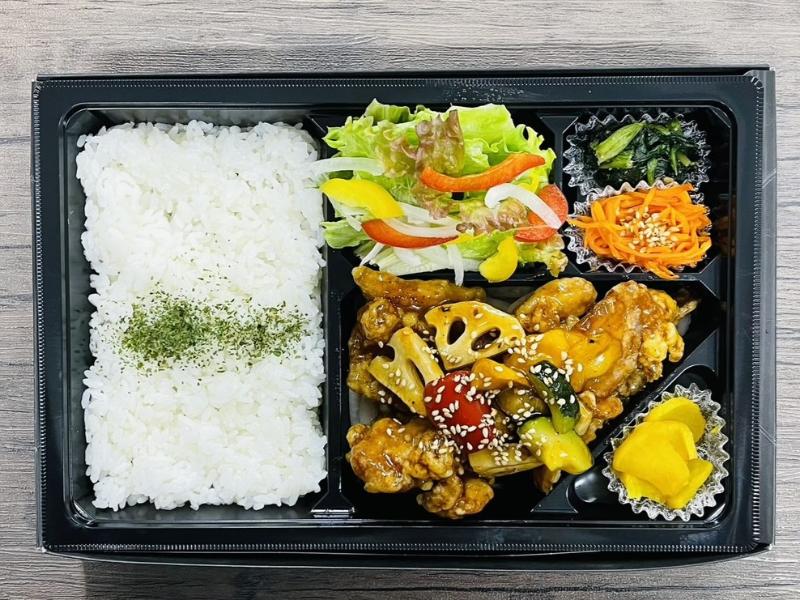 鶏もも彩黒酢あん弁当