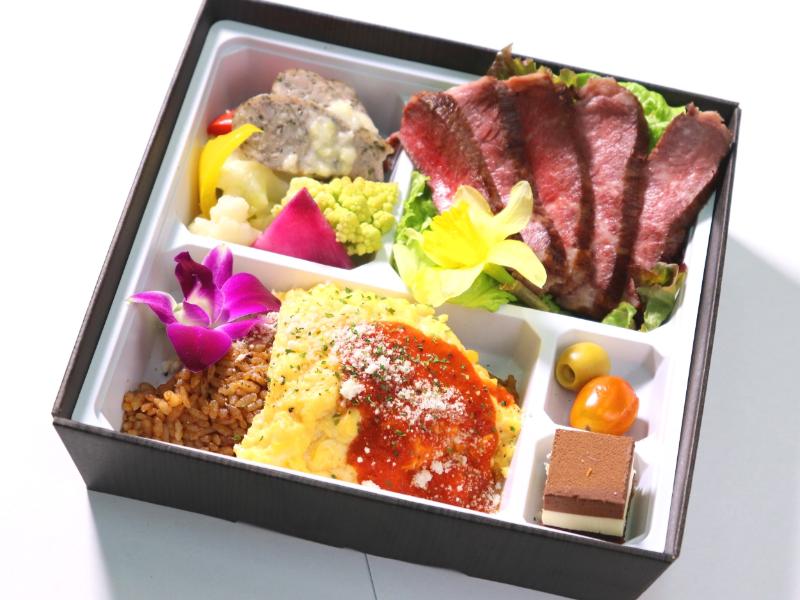 オーガニックビーフステーキとと特製オムライス弁当