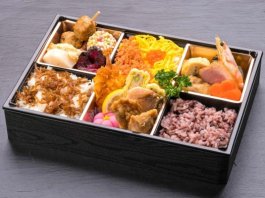 お弁当厨房 冨（関西）の彩り幕の内 桜 2,160円｜【お弁当デリ】お弁当
