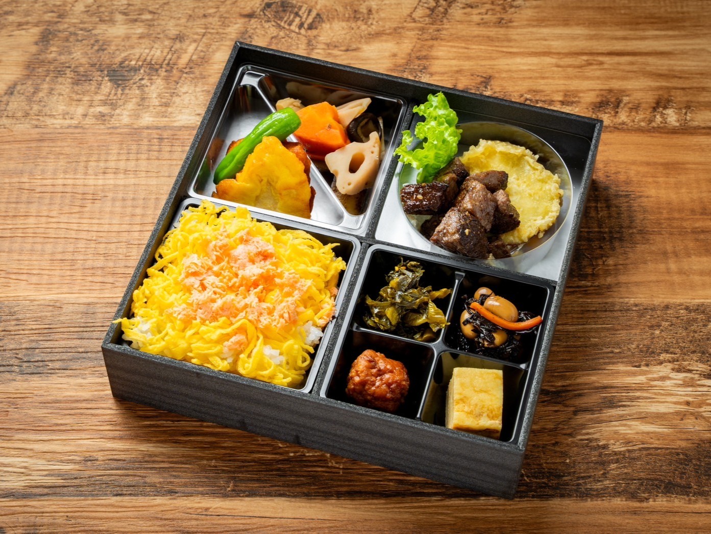 白茅（ちがや）～特選サイコロステーキと鮭まぶしご飯弁当～
