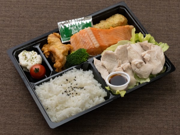 鶏胸肉の酒蒸しと鮭御膳