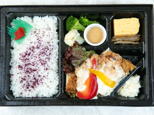【500mlペット茶付き】たっぷりタルタルチキンカツ弁当