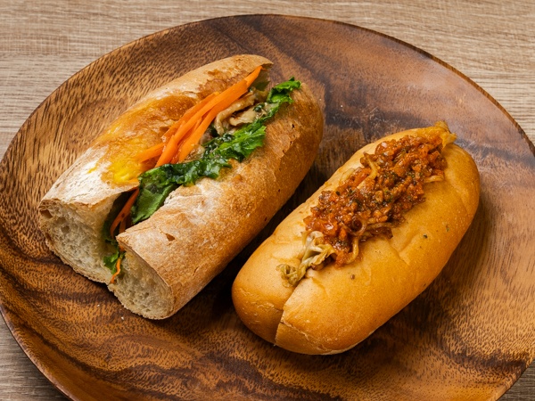 【惣菜パン2個セット】チキンバインミー&ミートソース焼きそば