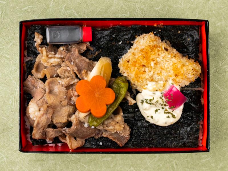 厳選牛すき焼きと白身魚のフライ特製海苔弁当
