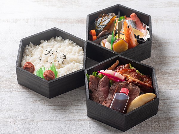 玉手箱三段重 渕乃遊膳