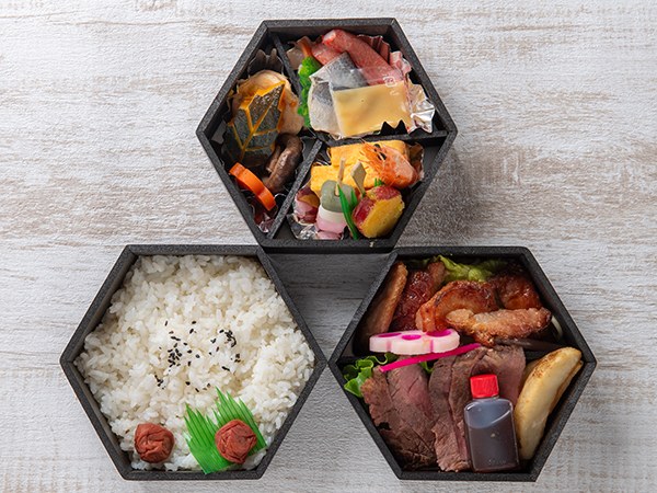 玉手箱三段重 渕乃遊膳