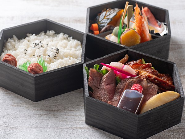 玉手箱三段重 渕乃遊膳