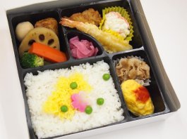 ゆしま扇の六角二段「くず抹茶（竹葉）」 2,646円｜【お弁当デリ】お