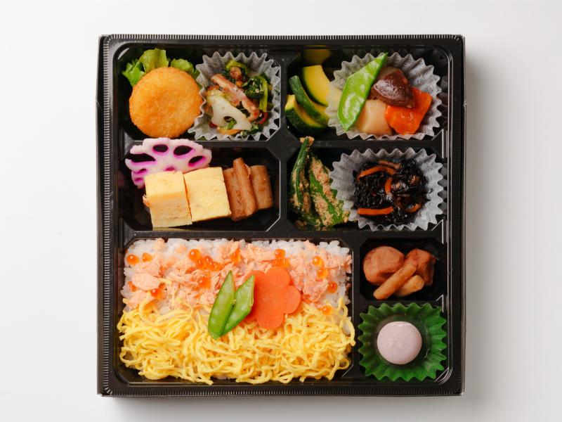 八寸彩御膳　鮭いくら