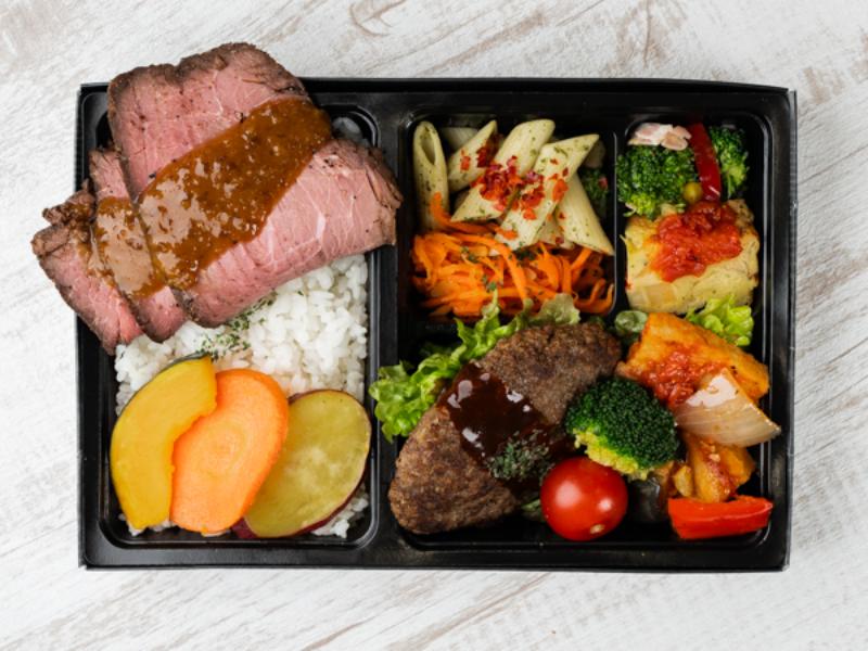 【肉の共演】デミハンバーグと低温熟成ローストビーフ重