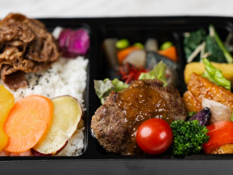 【肉の共演】和風牛ハンバーグと特選牛すき焼き重