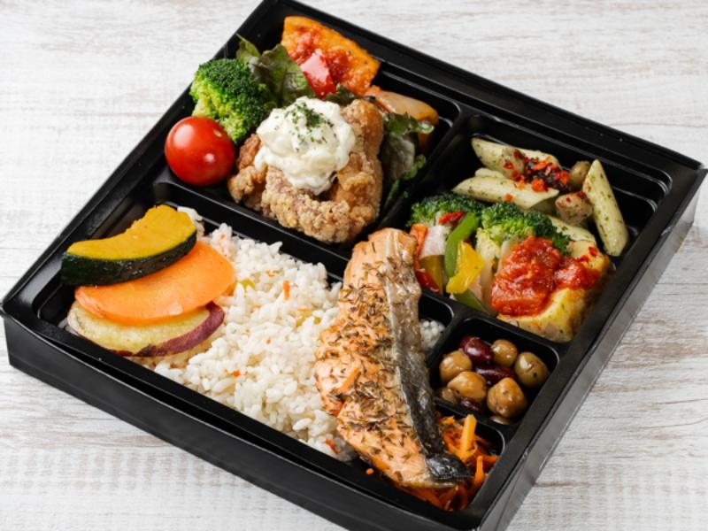 【贅沢二種】タルタルチキンと銀鮭の香草焼き洋食DX