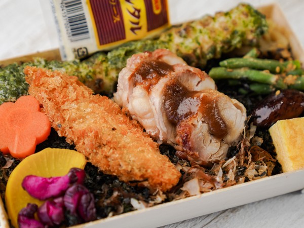 海苔弁 鶏もも仙台赤味噌炙り焼き＆白身魚フライ〜タルタルソース〜