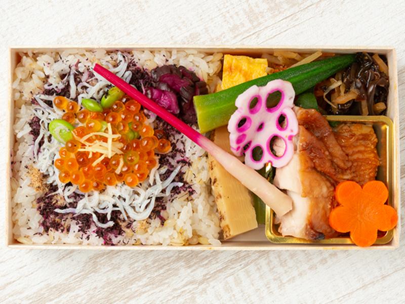 ゆかりしらす弁当　鶏もも仙台赤味噌焼き