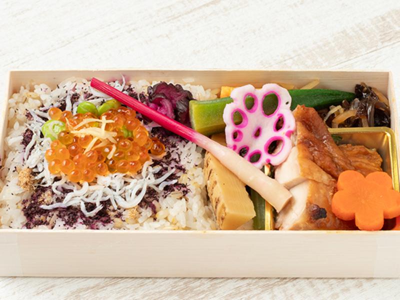 ゆかりしらす弁当　鶏もも仙台赤味噌焼き