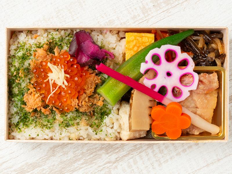 しゃけいくら弁当　鶏もも西京味噌焼き