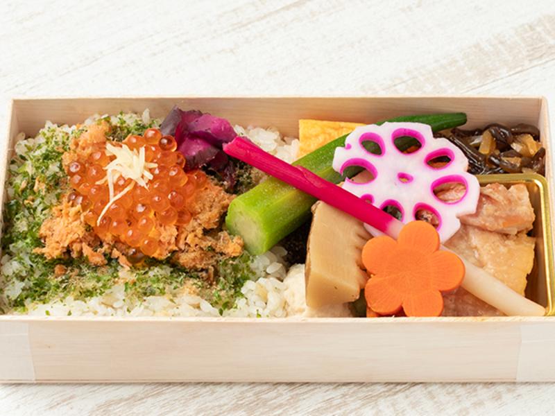 しゃけいくら弁当　鶏もも西京味噌焼き