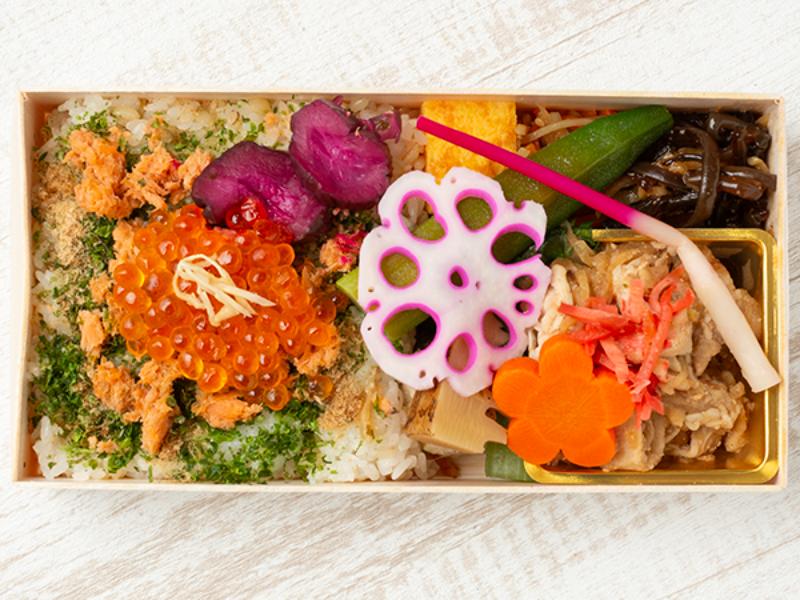 しゃけいくら弁当　豚肉の生姜焼き