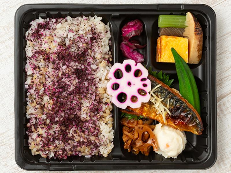ゆかり弁当　サバ塩焼〜針生姜添え〜