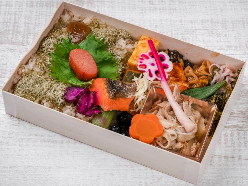 めんたい昆布弁当 豚肉の生姜焼き＆銀鮭の塩焼き