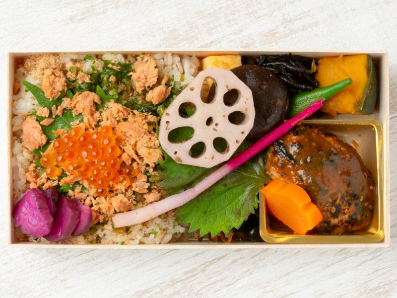 【MTK05】しゃけいくら弁当　炭火焼き鶏つくね　味噌照り焼き