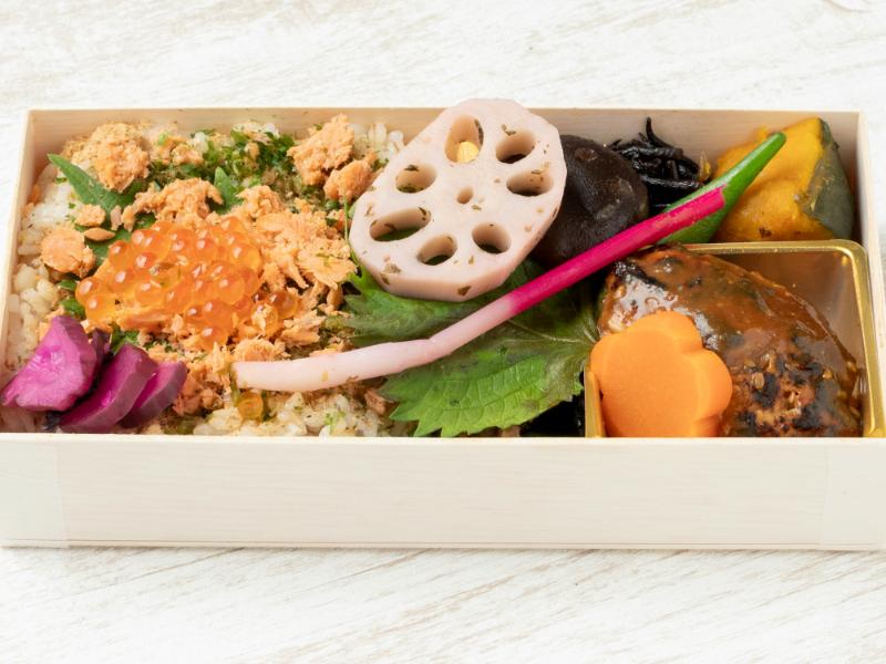 【MTK05】しゃけいくら弁当　炭火焼き鶏つくね　味噌照り焼き