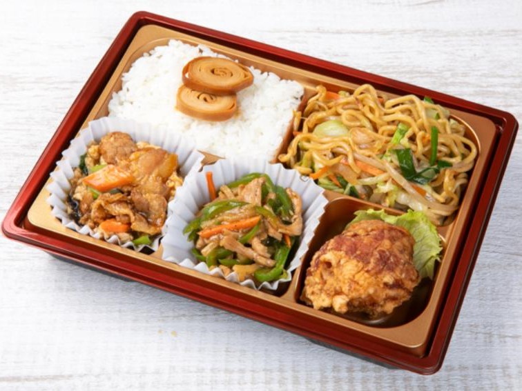 【お手頃】鶏肉の唐揚げ・豚肉ときくらげの卵炒め・青椒肉絲