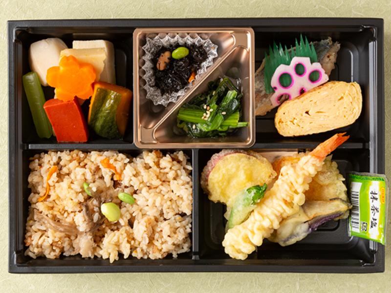 炊き込みご飯と天ぷら御膳