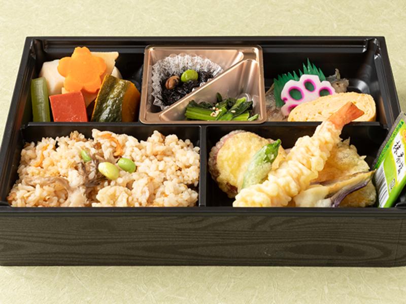 炊き込みご飯と天ぷら御膳