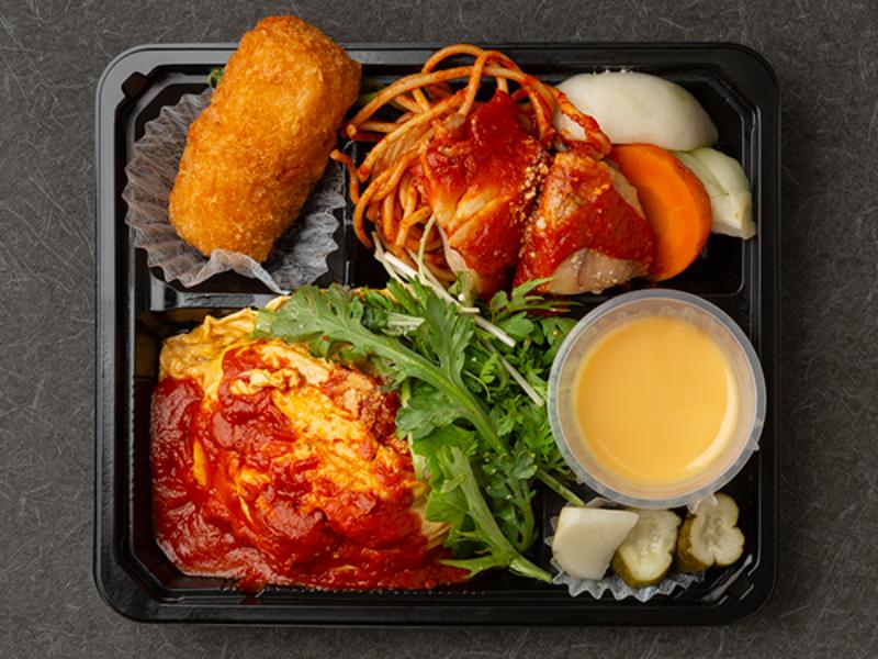 ドレスオムライス弁当〜完熟トマトソース