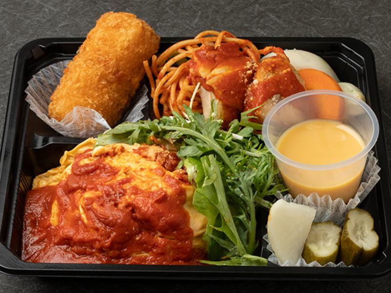 ドレスオムライス弁当〜完熟トマトソース