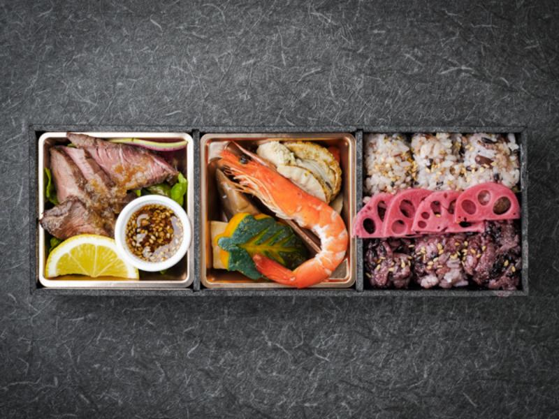牛ランプステーキと彩り二種のお米の弁当