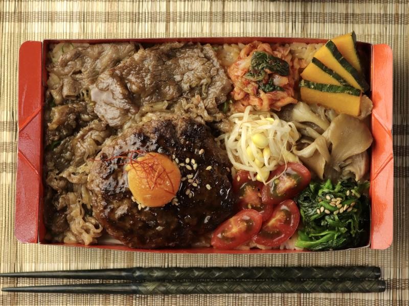 ハンバーグと牛カルビ焼肉飯